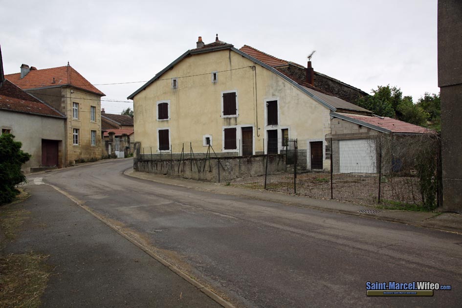 Le bâtiment de la mairie-école